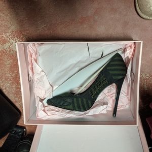 Women's black and olive pumps